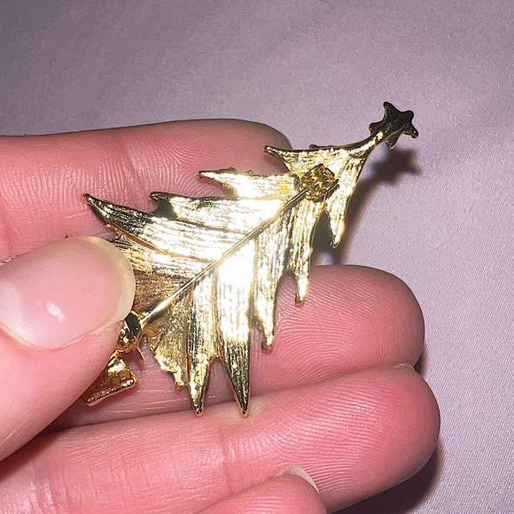 Vintage Christmas Tree Holiday Gold Tone Rhinestone Brooch - Picture 4 of 6